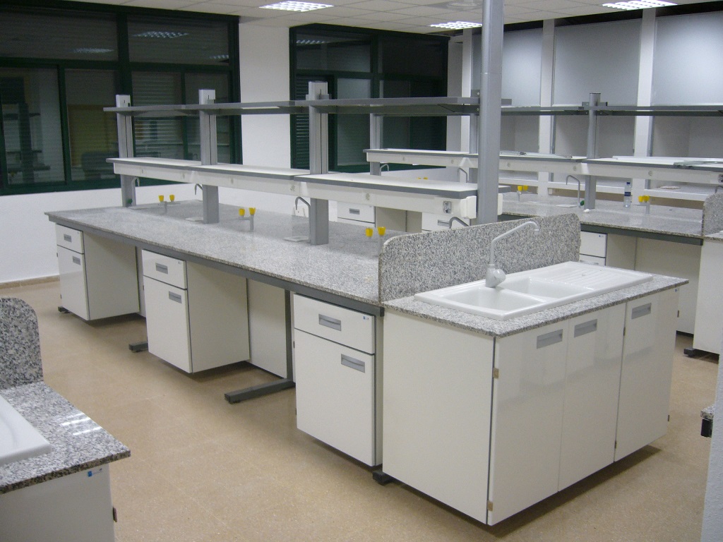 mesa-central-laboratorio-a2